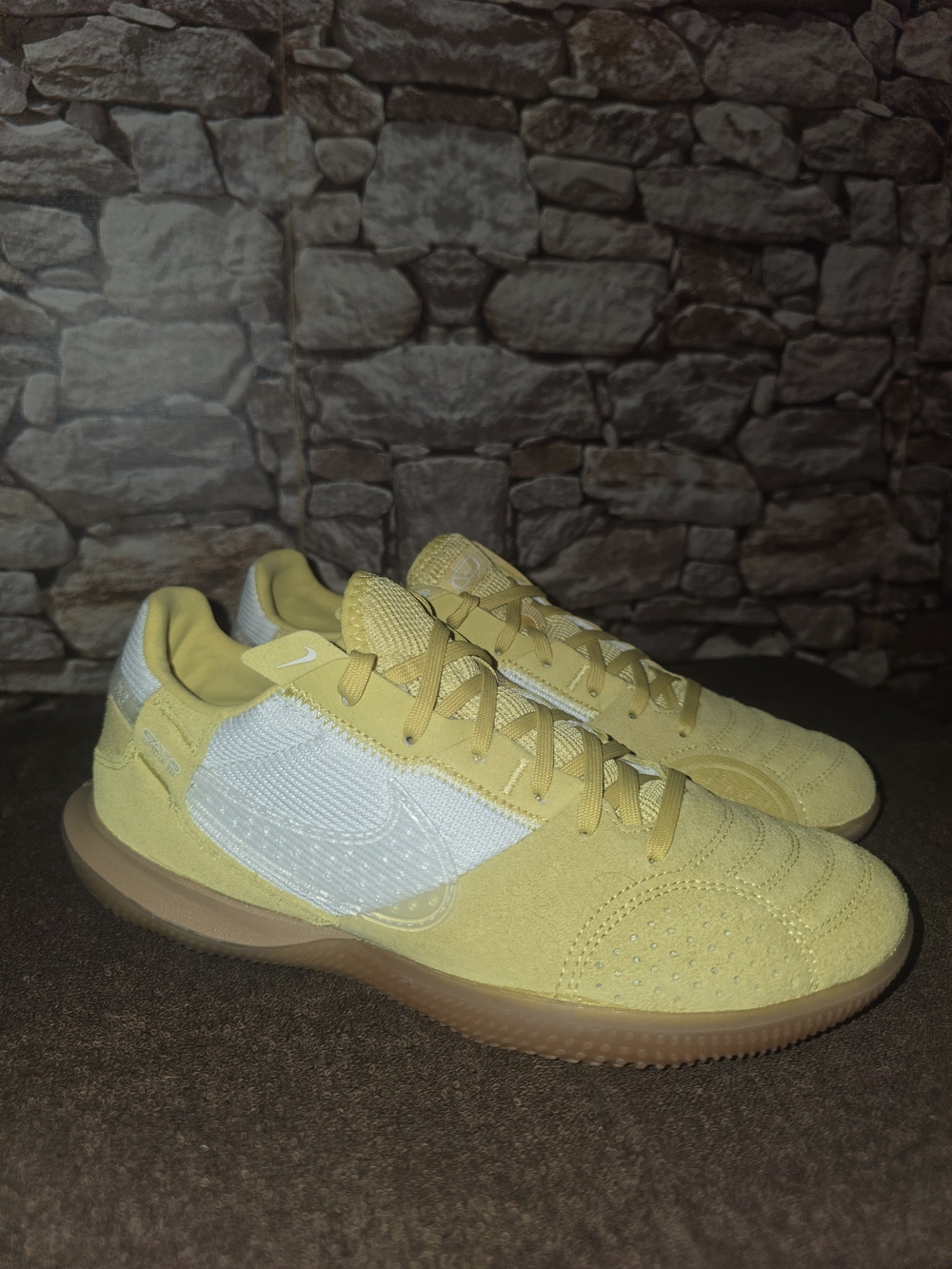 Nike Streetgato Indoor Soccer shoes Mens size 7.5 Women size 9